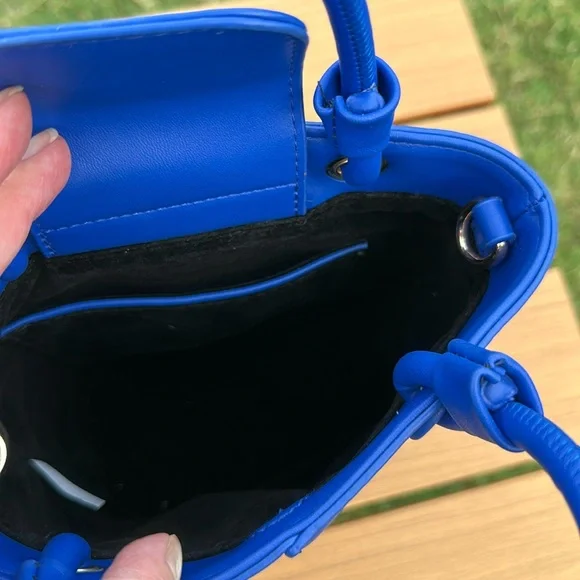 Blue Minimalist Bucket Tote NWOT - Picture 5 of 11